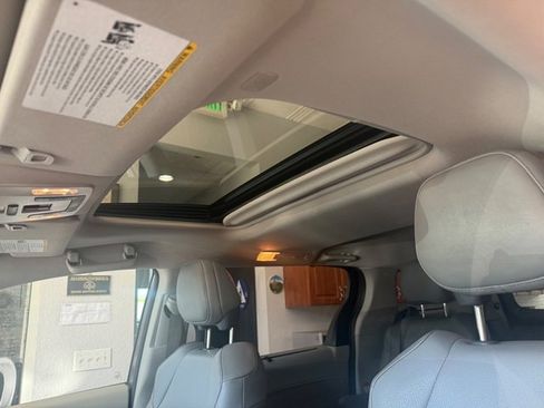 Used 2021 Toyota Sienna XLE image 6