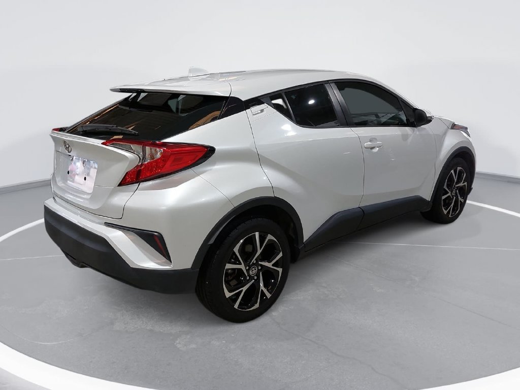 Used 2022 Toyota C-HR XLE FWD image 5