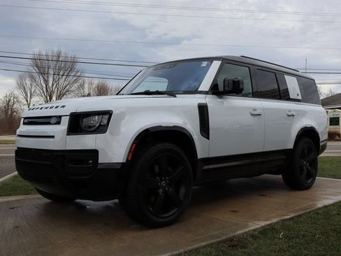 Used 2023 Land Rover Defender 130 X-Dynamic SE AWD/4WD image 7