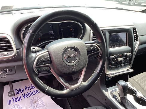 Used 2018 Jeep Grand Cherokee Laredo AWD/4WD image 15
