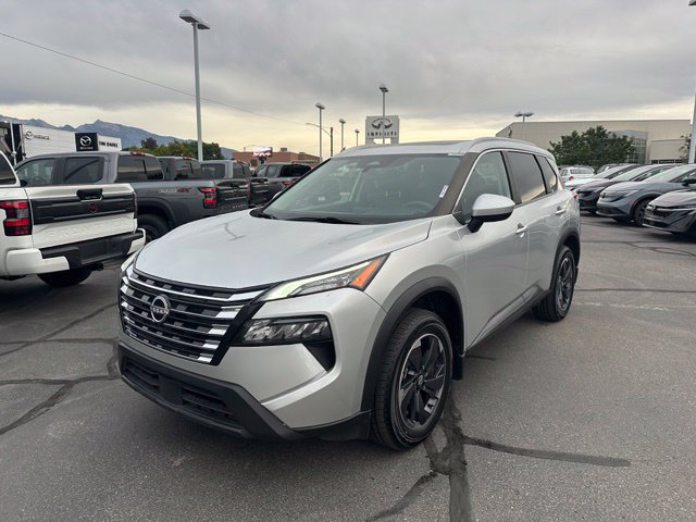 Certified 2024 Nissan Rogue SV w/ SV Premium Package AWD/4WD image 4