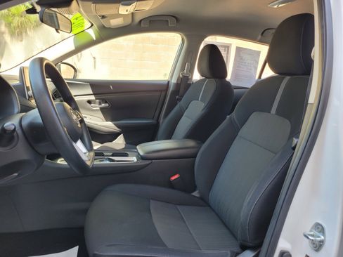Used 2024 Nissan Sentra SV FWD image 11