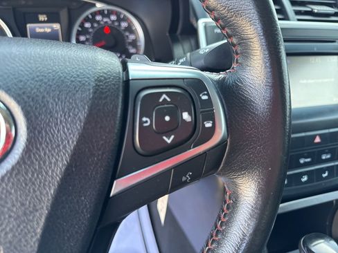 Used 2016 Toyota Camry SE image 17
