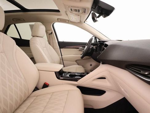 Used 2022 Buick Envision Avenir w/ Technology Package II image 28