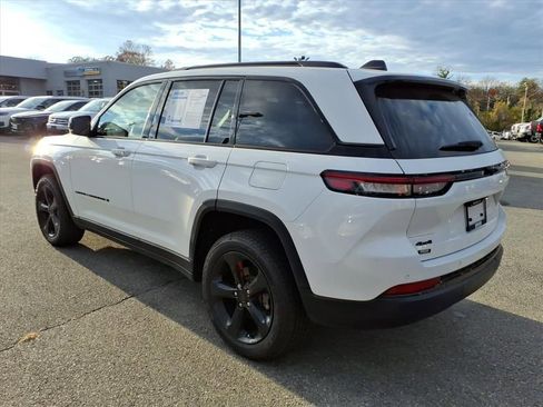 Used 2023 Jeep Grand Cherokee Altitude image 6