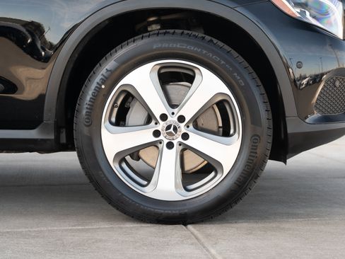 Used 2019 Mercedes-Benz GLC 300 4MATIC image 32