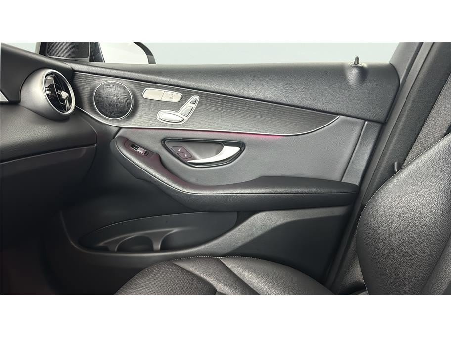 Used 2020 Mercedes-Benz GLC 300 image 32