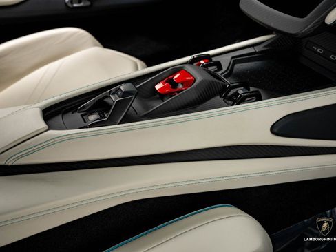 Used 2025 Lamborghini Revuelto image 56