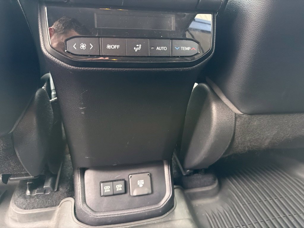 Used 2021 Toyota Highlander Limited FWD image 22