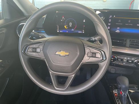 Used 2025 Chevrolet Trax LT image 27
