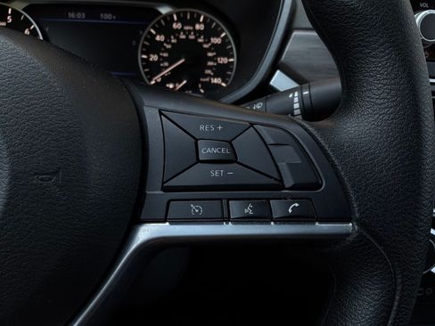 Used 2025 Nissan Altima 2.5 SV FWD image 32