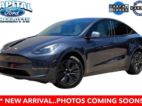 Used 2024 Tesla Model Y Long Range RWD image 2