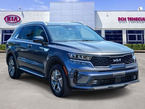 Certified 2023 Kia Sorento EX FWD image 3