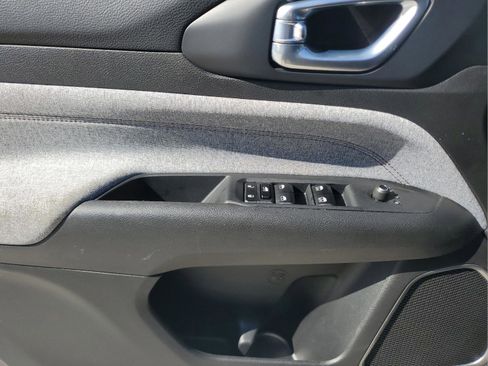 Used 2024 Jeep Compass Latitude image 19