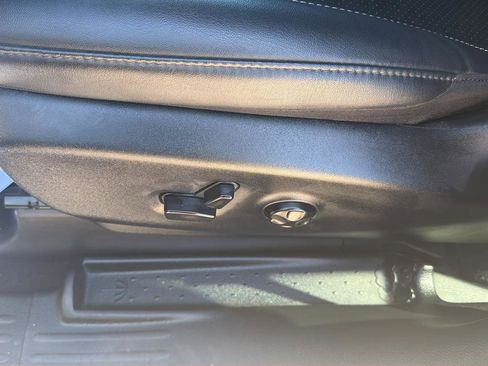 Used 2025 Chrysler Pacifica Select FWD image 19