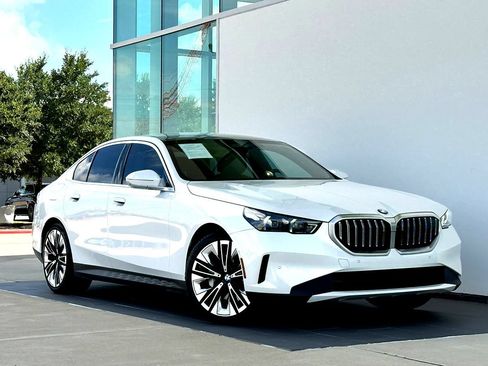 New 2026 BMW 530i w/ Executive Package RWD image 1
