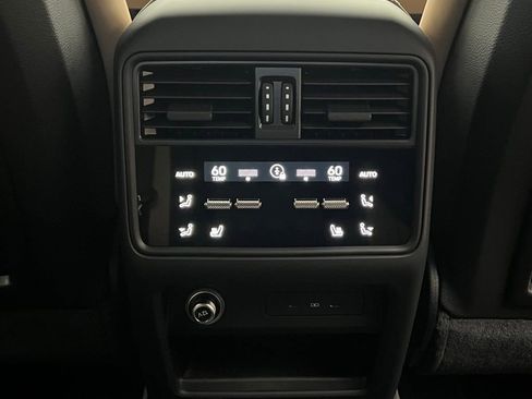 Certified 2025 Porsche Cayenne Coupe AWD/4WD image 17
