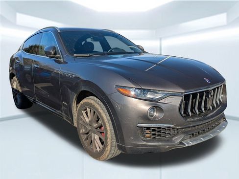 Used 2019 Maserati Levante GranLusso image 4