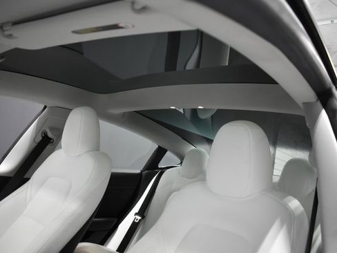 Used 2023 Tesla Model 3 Performance image 17