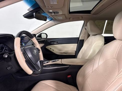 Used 2019 Toyota Avalon Limited FWD image 19