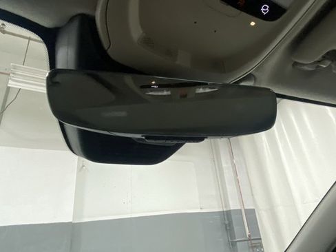 Certified 2024 Volvo XC40 B5 Ultimate w/ Protection Package Premier image 28