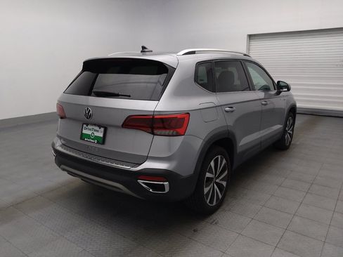 Used 2023 Volkswagen Taos SE w/ Panoramic Sunroof Package FWD image 9