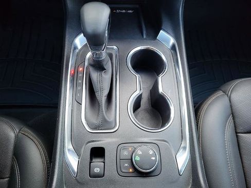 Used 2023 Chevrolet Traverse High Country image 24