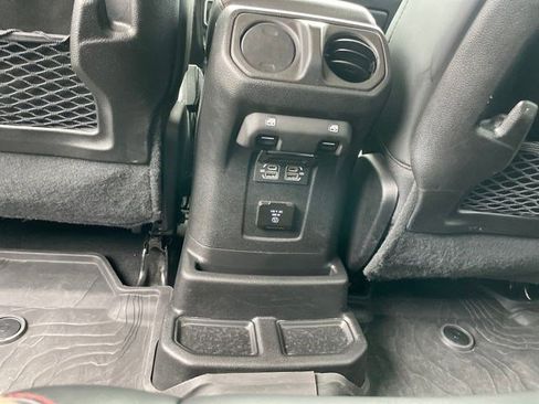 Certified 2024 Jeep Wrangler Unlimited Rubicon AWD/4WD image 30