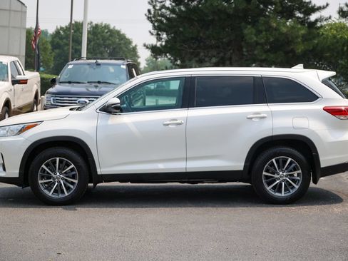 Used 2019 Toyota Highlander XLE AWD/4WD image 20