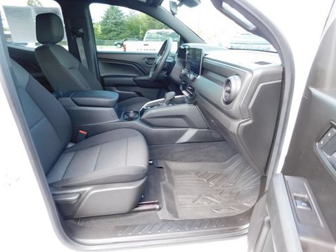 Used 2025 Chevrolet Colorado Trail Boss AWD/4WD image 21
