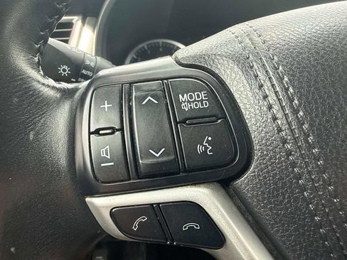 Used 2017 Toyota Highlander XLE AWD/4WD image 28