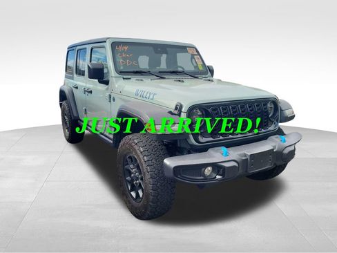 Used 2024 Jeep Wrangler Unlimited AWD/4WD image 3