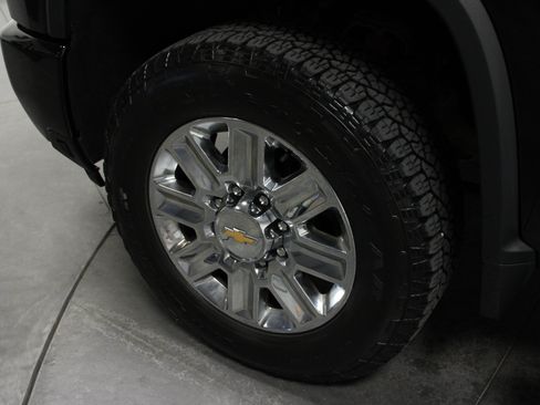 Used 2024 Chevrolet Silverado 2500 High Country w/ Technology Package AWD/4WD image 10