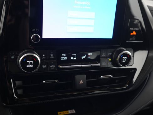 Used 2025 Toyota Highlander XSE AWD/4WD image 25
