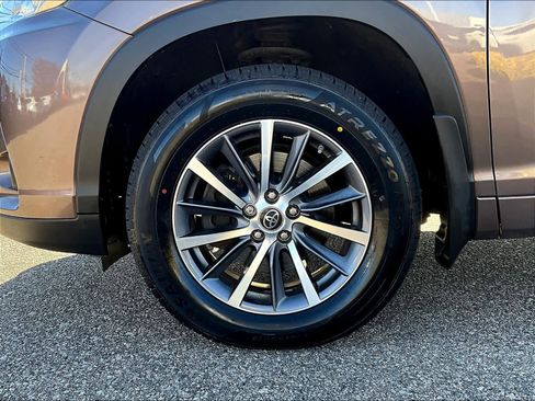 Used 2017 Toyota Highlander XLE image 7