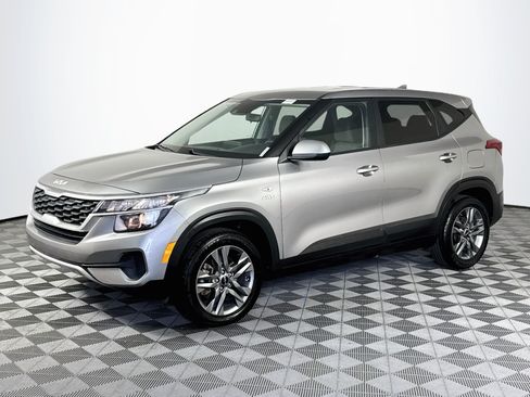 Used 2022 Kia Seltos LX AWD/4WD image 4