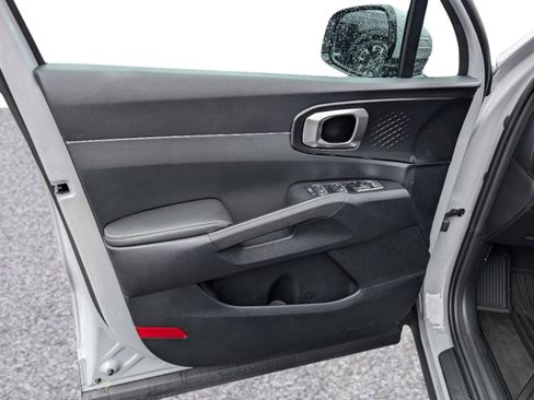 Used 2025 Kia Sorento S w/ Panoramic Sunroof Package image 15