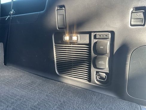 Used 2025 Ford Expedition Max Platinum w/ Driver's Package image 31