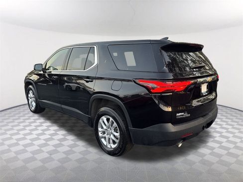 Used 2022 Chevrolet Traverse LS image 7