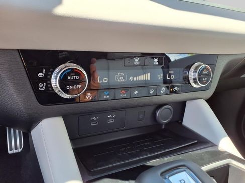 New 2025 Mitsubishi Outlander SEL image 21