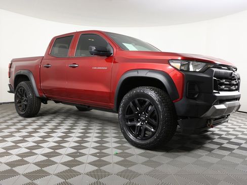 Used 2024 Chevrolet Colorado Trail Boss w/ Technology Package image 3