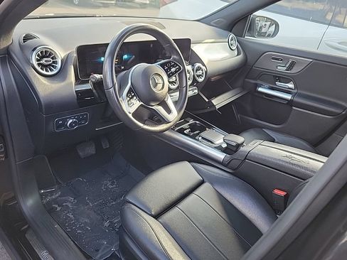 Used 2021 Mercedes-Benz GLA 250 4MATIC w/ Premium Package image 7