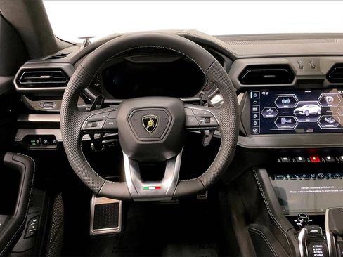 Used 2025 Lamborghini Urus SE image 9