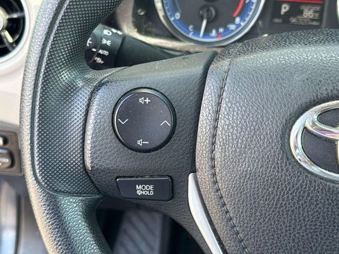 Used 2018 Toyota Corolla LE FWD image 23