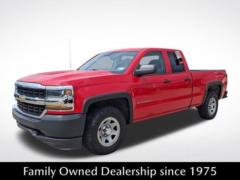 Used 2017 Chevrolet Silverado 1500 W/T w/ WT Convenience Package AWD/4WD image 3