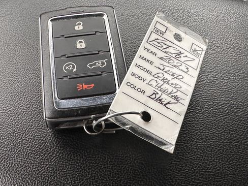 Used 2023 Jeep Grand Cherokee Limited w/ Luxury Tech Group II image 32