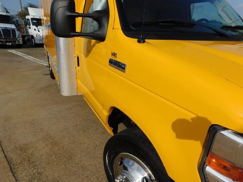 Used 2022 Ford E-350 and Econoline 350 Super Duty RWD image 6