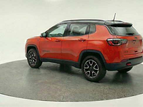 Used 2025 Jeep Compass Trailhawk image 6