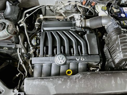 Used 2020 Volkswagen Atlas Cross Sport SE FWD image 32