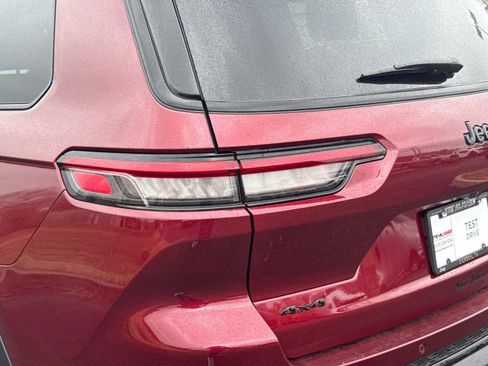 New 2025 Jeep Grand Cherokee L Limited image 12